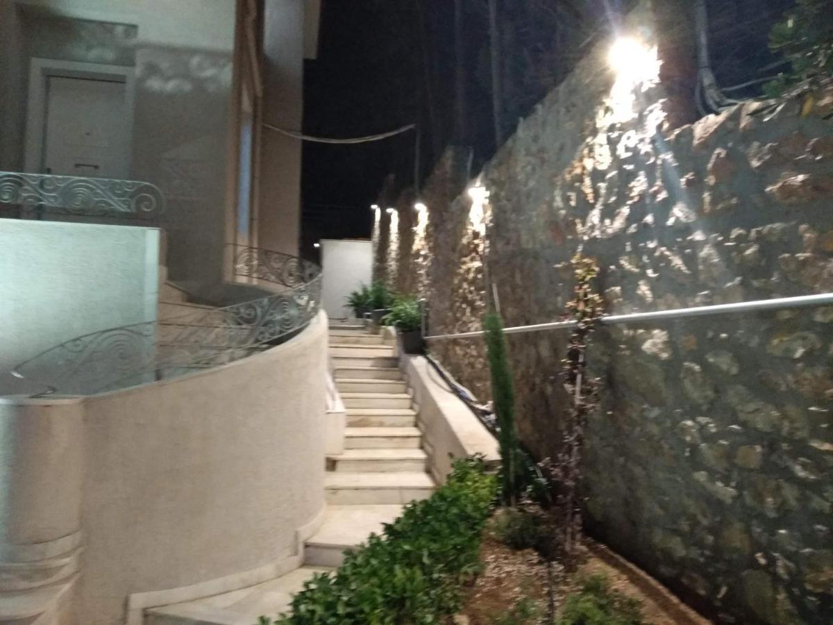 King Lodge Athena Bagian luar foto
