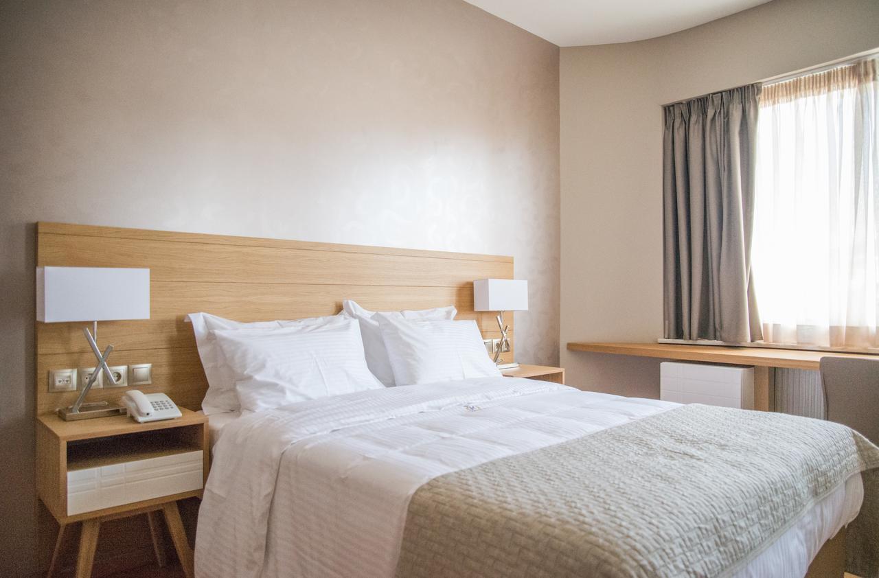 King Lodge Athena Bagian luar foto