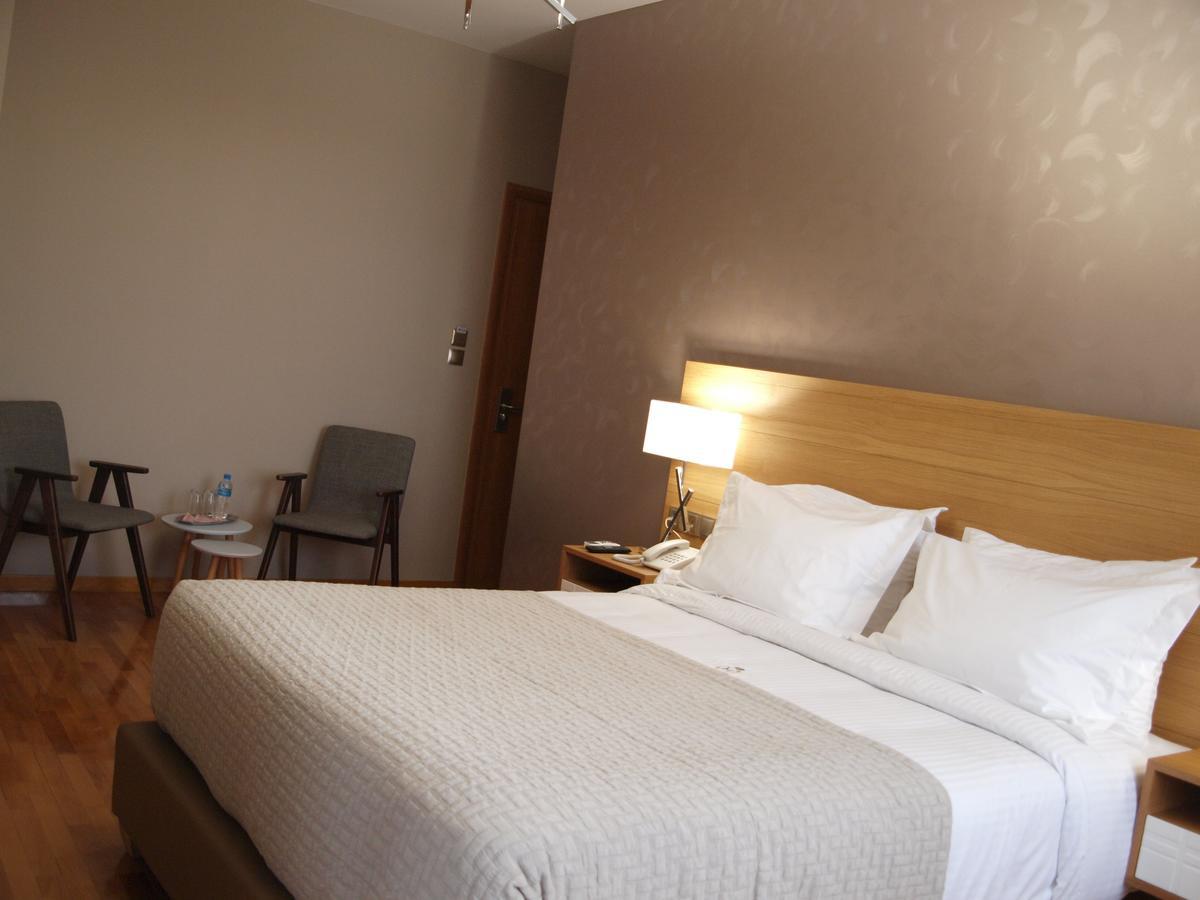 King Lodge Athena Bagian luar foto