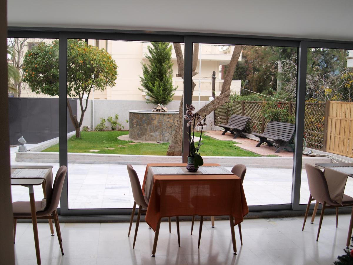 King Lodge Athena Bagian luar foto