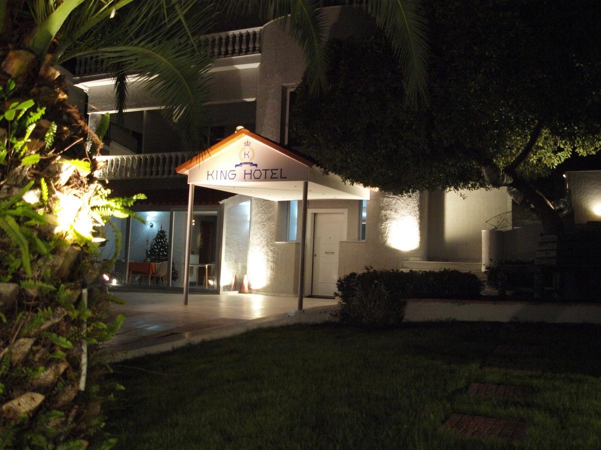 King Lodge Athena Bagian luar foto