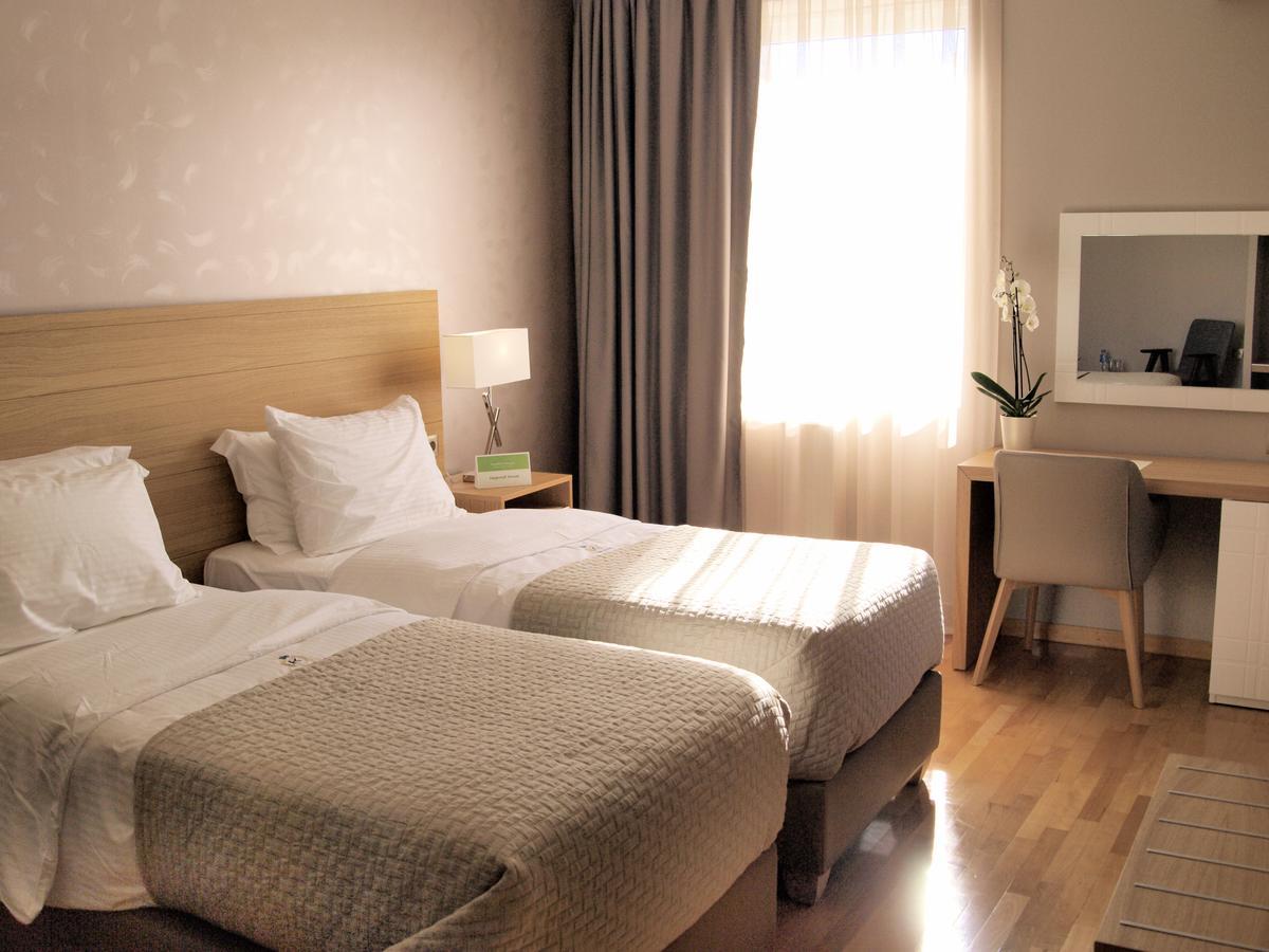 King Lodge Athena Bagian luar foto
