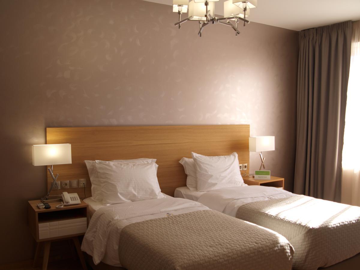 King Lodge Athena Bagian luar foto