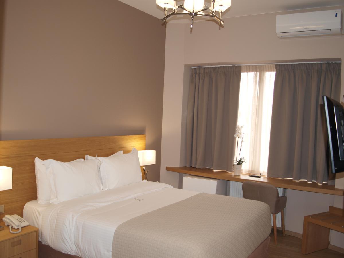 King Lodge Athena Bagian luar foto