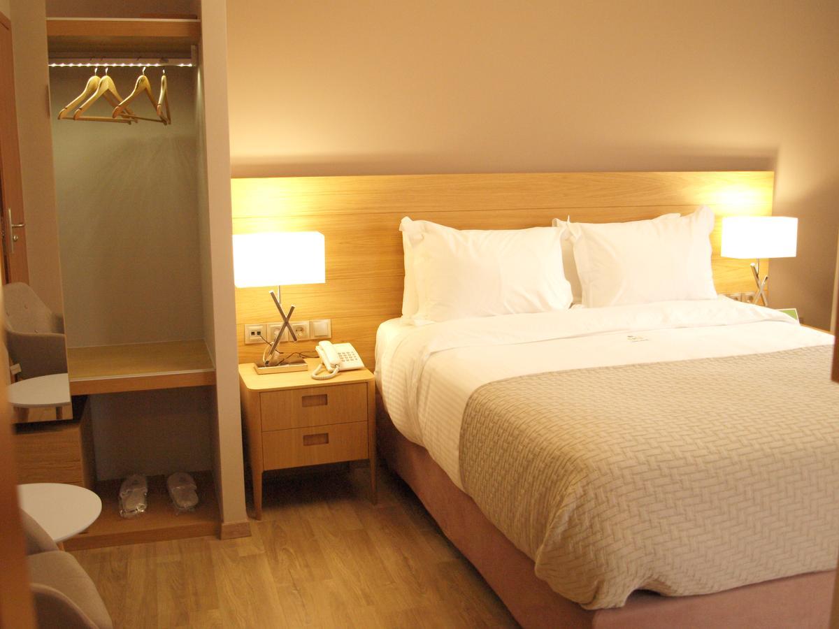 King Lodge Athena Bagian luar foto