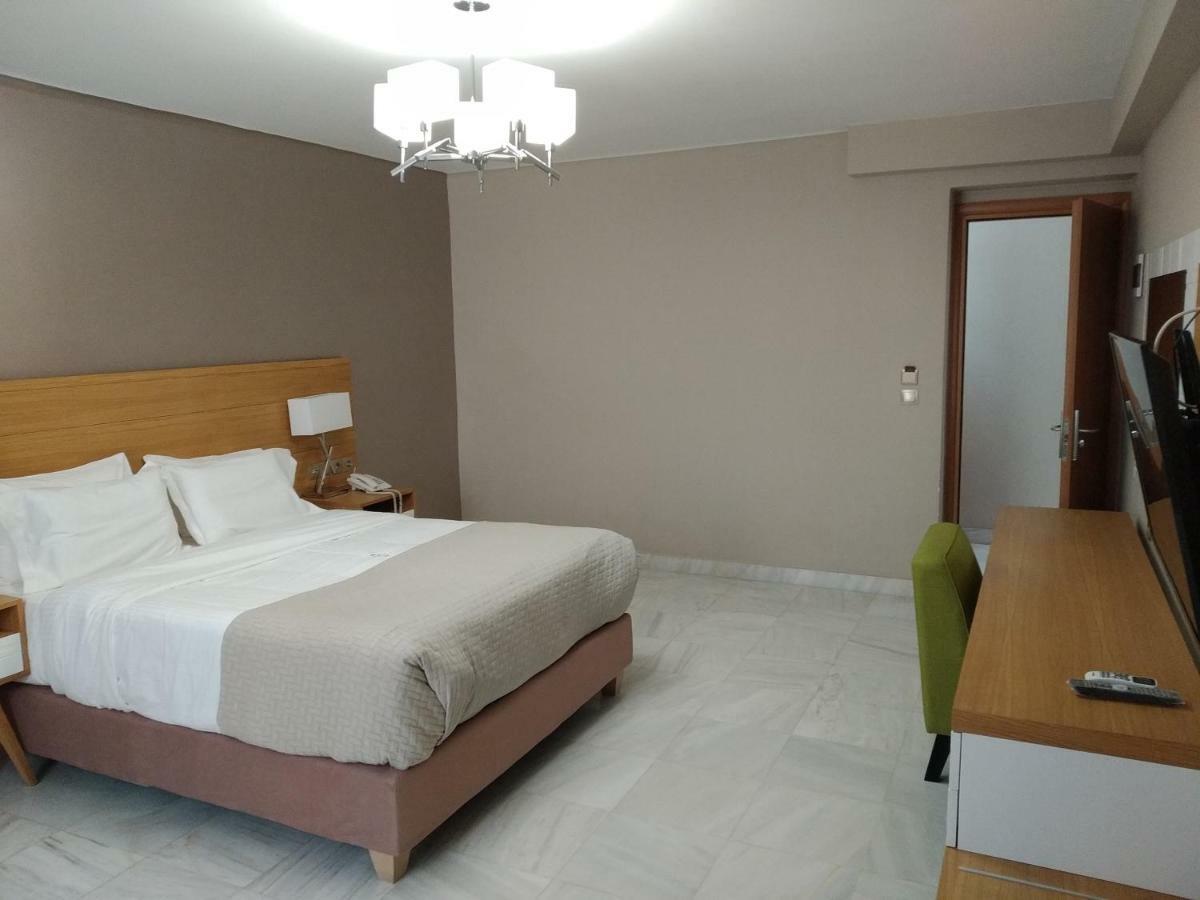 King Lodge Athena Bagian luar foto